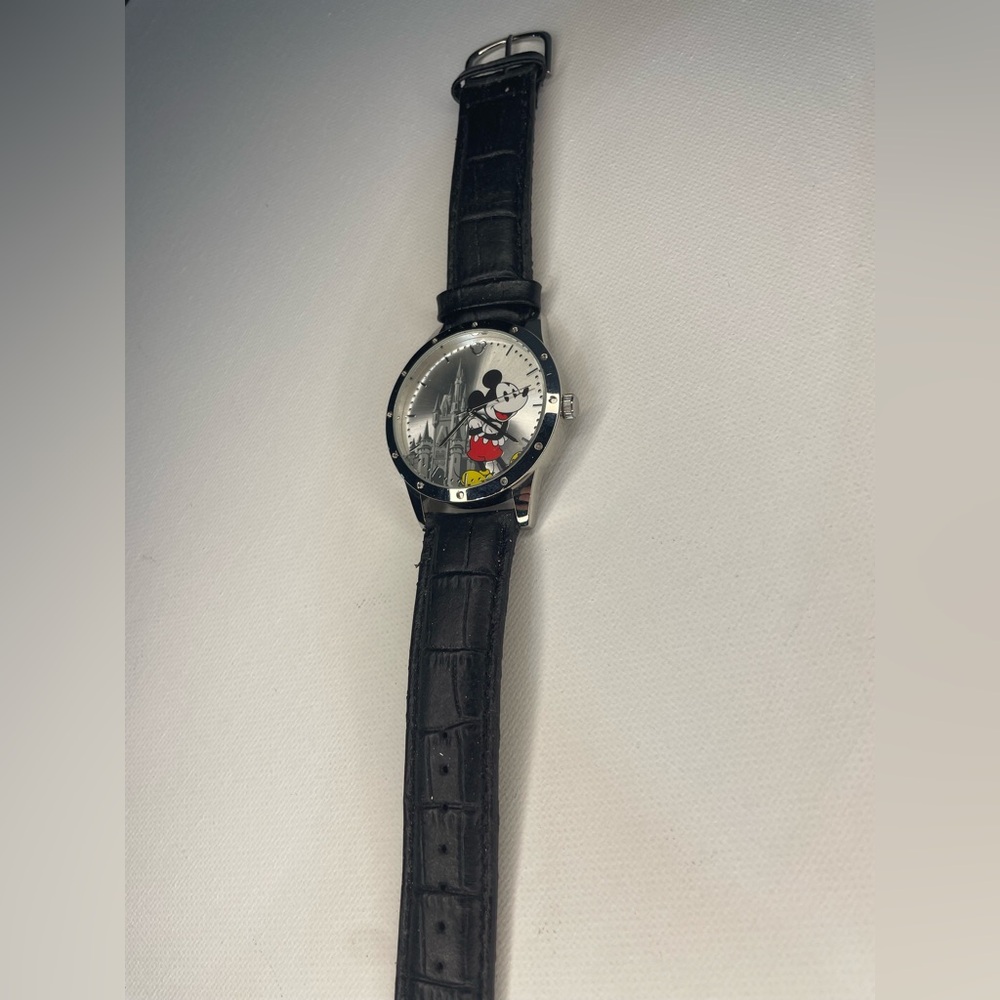 Vintage Disney World Limited Release‎ Mickey Mouse & Cinderella’s Castle Watch - Picture 2 of 5